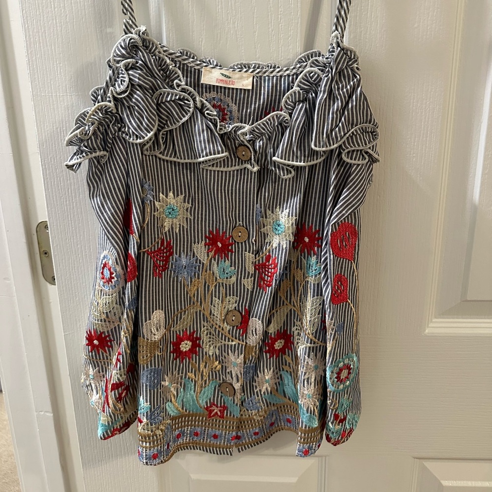 Tank top with embroidered flowers